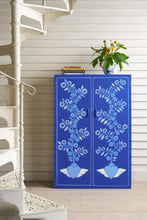 Load image into Gallery viewer, Annie Sloan Chalk Paint® Frida Blue