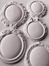 Load image into Gallery viewer, Vintage Brooches 6X10 IOD Mould