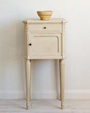 Load image into Gallery viewer, Annie Sloan Chalk Paint® Old Ochre
